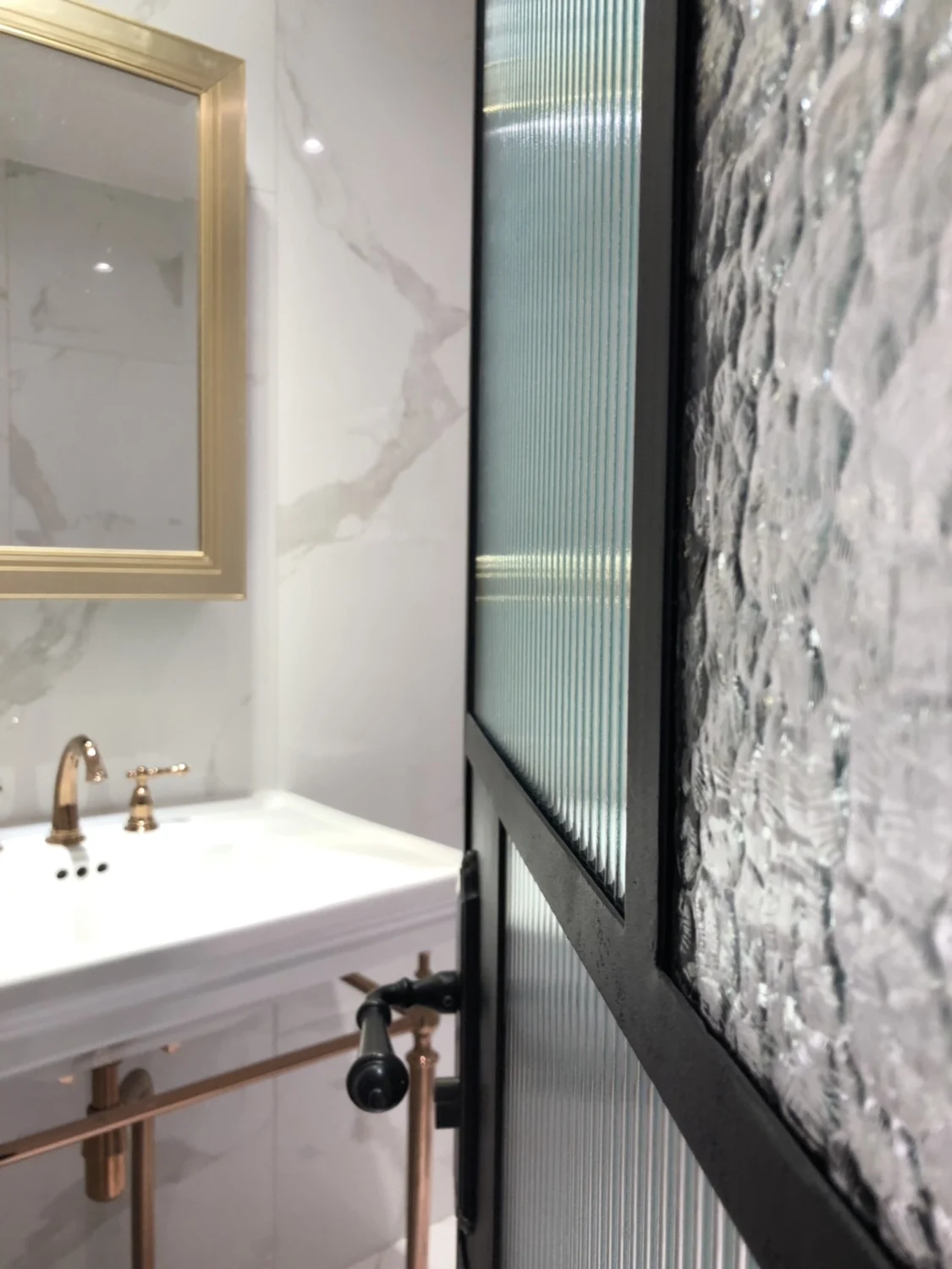 Three-hole bracket basin floor - огляд і ціна Home Bathroom Design Simple